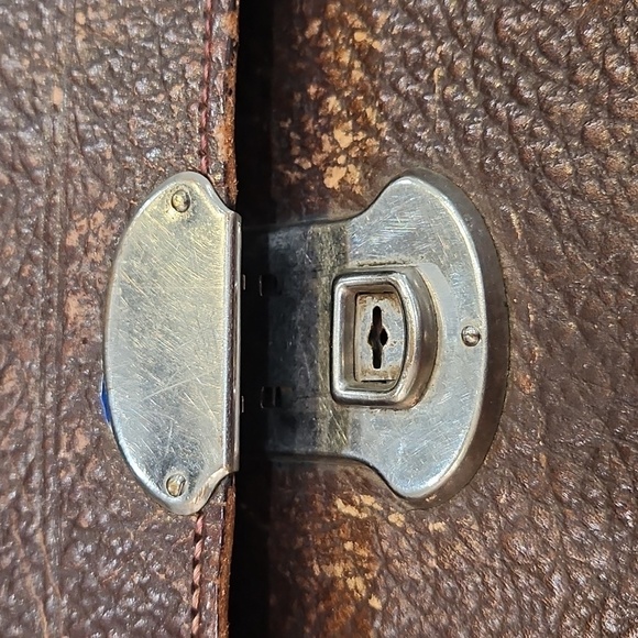 VINTAGE 1930s Distressed Briefcase - Picture 17 of 17